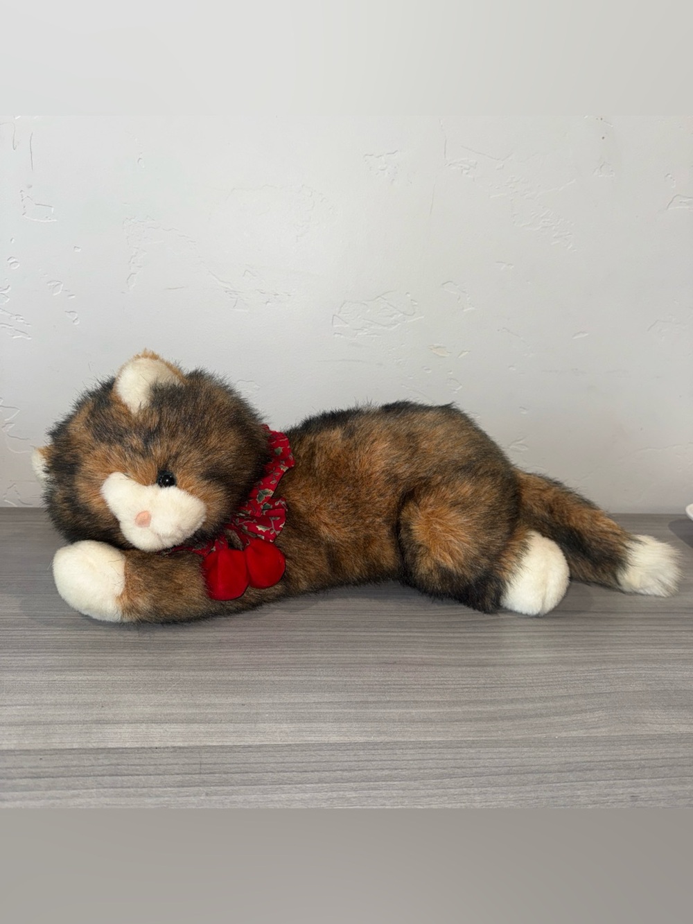 Toys R Us Nick & Noel Realistic Cat Kitten Laying Orange White Blue Eyes 18” VTG
